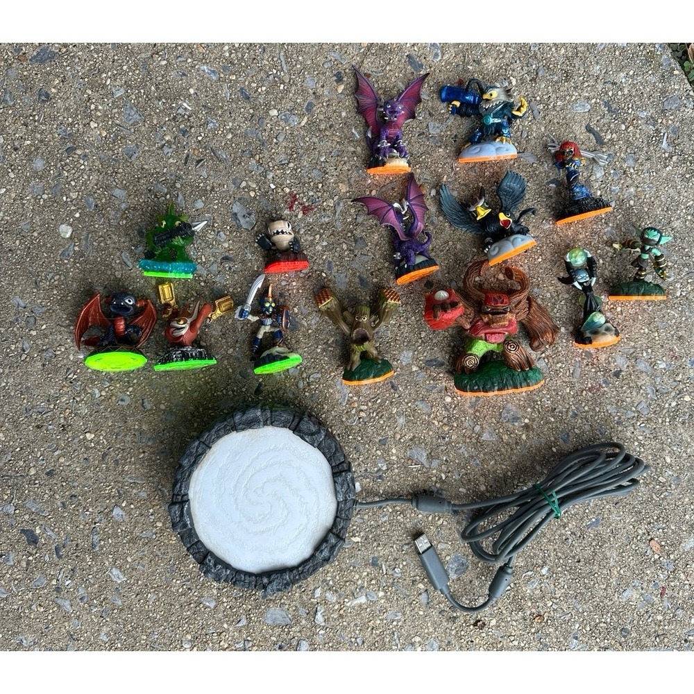 Skylanders Giants Spyro's Adventure Figure Lot with Xbox 360 Portal of Power